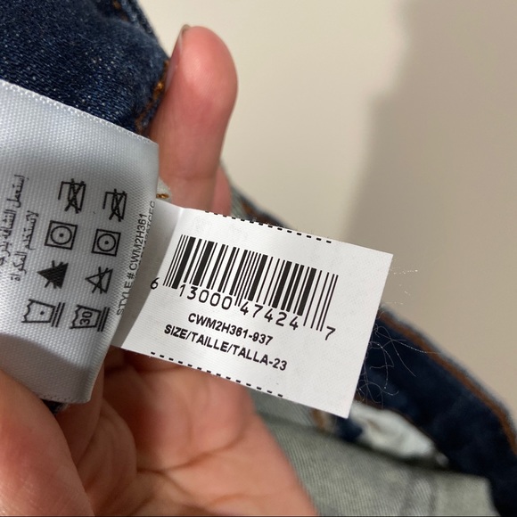 ❣️ SALE 🤍 NWT Bcbg Dark Wash Jeans 23 MSRP $88 - Picture 7 of 7